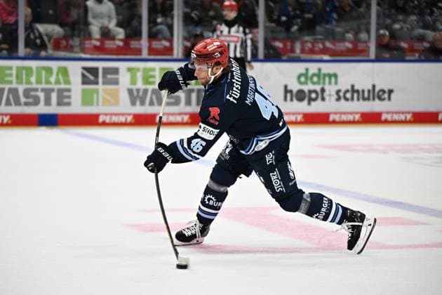 Eric Martinsson Schwenninger Wild Wings 46 Schwenninger Wild Wings vs. Loewen Frankfurt, DEL, Regular Season, Game 1, 2026–2027 Season, 20260918 Schwenninger Wild Wings vs. Loewen Frankfurt, DEL, Regular Season, Game 1, 2026–2027 Season, 20260918 Schwenningen Copyright: xEibner-Pressefoto SvenxLaeglerx EP_SVL