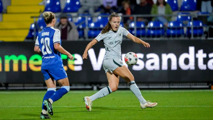 From left: Laura Gloning (TSG), 20, Mara Alber (Wolfsburg), 18, tackle, game scene, duel, tackle, tackling, dynamism, action, September 18, 2026, Sinsheim, Hoffenheim, Germany, soccer, Google Pixel Women’s Bundesliga, TSG 1899 Hoffenheim vs. VfL Wolfsburg, DFB and DFL regulations prohibit any use of photographs as image sequences and or quasi-video xozx