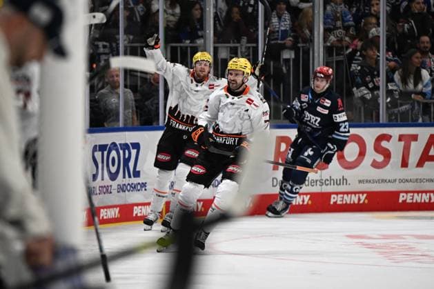 Celebration by Daniel Pfaffengut Loewen Frankfurt 77 Schwenninger Wild Wings vs. Loewen Frankfurt, DEL, Regular Season, Game 1, 2026–2027 Season, September 18, 2026: Schwenninger Wild Wings vs. Loewen Frankfurt, DEL, Regular Season, Game 1, 2026–2027 Season, September 18, 2026, Schwenningen Copyright: xEibner-Pressefoto SvenxLaeglerx EP_SVL