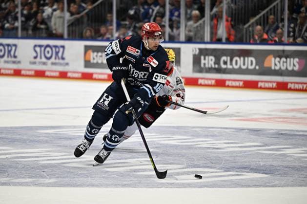 Arkadiusz Dziambor Schwenninger Wild Wings 16 Schwenninger Wild Wings vs. Loewen Frankfurt, DEL, Regular Season, Game 1, 2026–2027 Season, September 18, 2026: Schwenninger Wild Wings vs. Loewen Frankfurt, DEL, Regular Season, Game 1, 2026–2027 Season, September 18, 2026, Schwenningen Copyright: xEibner-Pressefoto SvenxLaeglerx EP_SVL