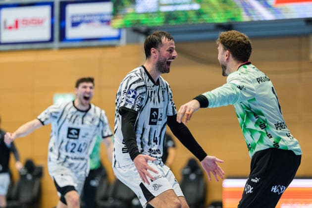 Domagoj Duvnjak (THW Kiel, 04) celebrates with Gonzalo Perez de Vargas (THW Kiel, 01) for his decisive last-second save that secured the victory, while Lukas Zerbe (THW Kiel, 24) runs jubilantly in the background. GER, ThSV Eisenach vs. THW Kiel, 1 Opel Handball Bundesliga, Handball, Matchday 5, 2026–2027 season, 8:00 p.m., September 18, 2026, GER, ThSV Eisenach vs. THW Kiel, 1st Opel Handball Bundesliga, Handball, Matchday 5, 2026–2027 season, 8:00 p.m., September 18, 2026, Eisenach Copyright: xMartinxHerbstx
