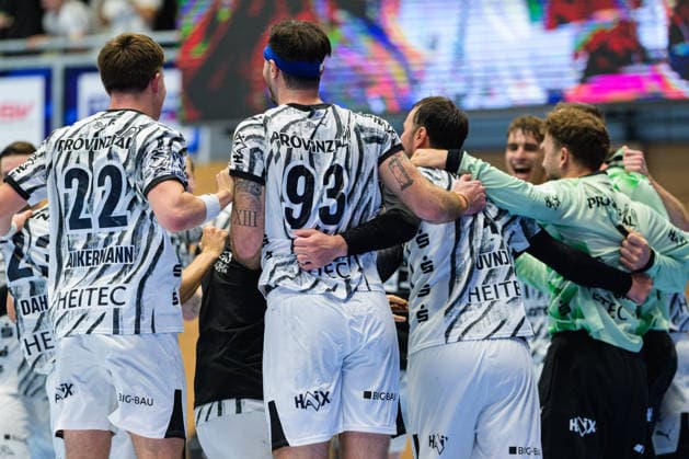 THW celebrates its victory: Rasmus Ankermann (THW Kiel, 22), Veron Nacinovic (THW Kiel, 93), Domagoj Duvnjak (THW Kiel, 04), Gonzalo Perez de Vargas (THW Kiel, 01), Julian Koester (THW Kiel, 07, Andreas Wolff THW Kiel, 33 GER, ThSV Eisenach vs. THW Kiel, 1st Opel Handball Bundesliga, Handball, Matchday 5, 2026–2027 season, 8:00 p.m., September 18, 2026 GER, ThSV Eisenach vs. THW Kiel, 1st Opel Handball Bundesliga, Handball, Matchday 5, 2026–2027 season, 8:00 p.m., September 18, 2026, Eisenach Copyright: xMartinxHerbstx