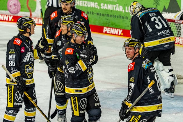 September 18, 2026, xkkux, Ice Hockey, DEL, Krefeld Pinguine vs. Fischtown Pinguins Bremerhaven, Matchday 1, 2026–27 Season, YAYLA Arena, Krefeld; Luca Hauf, Krefeld Pinguine 85; Adam Payerl, Krefeld Pinguine 90; Alexander Weiß, Krefeld Pinguine 43; Max Gildon, Krefeld Pinguine 08; disappointed; Disappointment; North Rhine-Westphalia; Germany