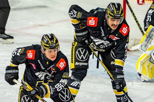 September 18, 2026, xkkux, Ice Hockey, DEL, Krefeld Pinguine vs. Fischtown Pinguins Bremerhaven, Matchday 1, 2026–27 Season, YAYLA Arena, Krefeld; Oliver Mebus; Krefeld Pinguine 22; North Rhine-Westphalia, Germany
