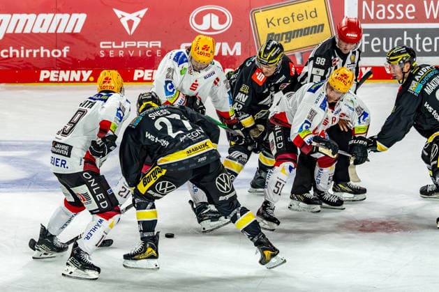 September 18, 2026, xkkux, Ice Hockey, DEL, Krefeld Pinguine vs. Fischtown Pinguins Bremerhaven, Matchday 1, 2026–27 Season, YAYLA Arena, Krefeld: C. J. Smith (Fischtown Pinguins) 19, Nico Krämmer (Fischtown Pinguins) 21, Andy Miele (Fischtown Pinguins) 51 in a battle against C. J. Suess (Krefeld Pinguine) 27, Alexander Weiß (Krefeld Pinguine) 43, NorthRhineland-Westphalia, Germany