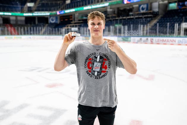 September 18, 2026, 2026–2027 Ice Hockey Season, Penny DEL, Nuremberg Ice Tigers, Icetigers, Augsburg Panthers, Augsburg, ThHa, xthxhax, Noah Samanski 8, Nuremberg Ice Tigers, NIT with the puck