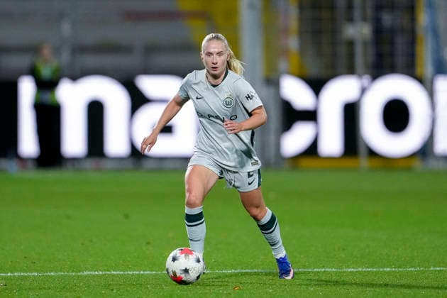 Thea Bjelde Wolfsburg, 2, on the ball, cutout, full-body, single frame, single photo, action, 18 09 2026, Sinsheim, Hoffenheim, Germany, soccer, Google Pixel Women’s Bundesliga, TSG 1899 Hoffenheim vs. VfL Wolfsburg, DFB and DFL regulations prohibit any use of photographs as image sequences and or quasi-video xozx