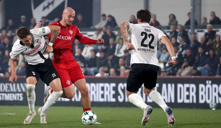 September 18, 2026, xfsx, Men s, Soccer, 2026–2027 Season, 3rd Division, Matchday 7: SC Verl vs. FC Würzburger Kickers; from left: Tim Heike (SC Verl), Leo Eberle (FC Würzburger Kickers), Noah Koenig (SC Verl); Verl Sportclub Arena, North Rhine-Westphalia, Germany
