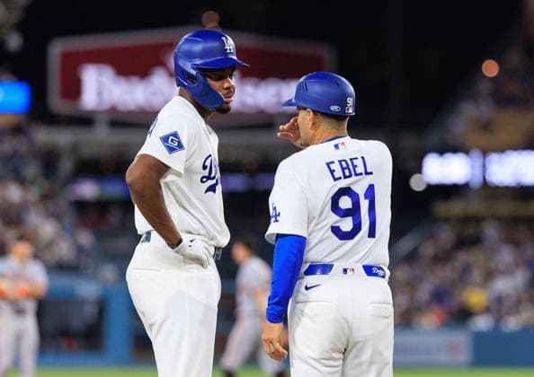 September 18, 2026, Los Angeles, California, USA: Josue DePaula 95 of the Los Angeles Dodgers chats with third base coach, Dino Ebel during a regular-season MLB, Baseball Herren, USA game against the San Francisco Giants on Friday September 18, 2026 at Dodger Stadium in Los Angeles, California. Dodgers defeat Giants, 8-2. JAVIER ROJAS PI Los Angeles USA - ZUMAp124 20260918_zaa_p124_027 Copyright: xJavierxRojasx