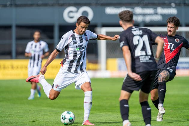 Fredrik Carlsen (FC Ingolstadt 04), 8 , attempts a cross; Niklas Castelle (Viktoria Köln), 44 , jumps in. FC Viktoria Köln vs. FC Ingolstadt 04, soccer, 3rd Division, Matchday 7, 2026–27 season, September 19, 2026, DFL regulations prohibit any use of photographs as image sequences and or quasi-video, FC Viktoria Köln vs. FC Ingolstadt 04, soccer, 3. Liga, Matchday 7, 2026–27 season, September 19, 2026, Cologne Copyright: xEibner-Pressefoto LukasxBaldygax EP_LBA