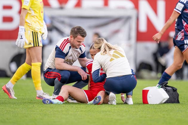 Sophie Proost (FC Bayern Munich Women), 23, has also been injured and is being treated by the medical staff; as a result, she will not be able to continue playing. GER, FC Bayern Munich Women vs. 1. FC Köln, Soccer, Google Pixel Women’s Bundesliga, Matchday 5, 2026–2027 Season, September 19, 2026. DFL and DFB regulations prohibit any use of photographs as image sequences and or quasi-video. Photo: HMB Media, Heike Feiner Copyright: HMBxMedia HeikexFeiner