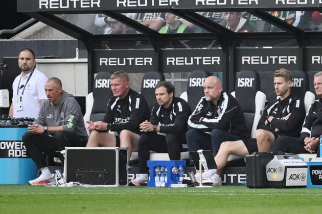 Borussia Mönchengladbach s bench after the 1-2 loss: on the left, interim coach Jan Moritz Lichte of Borussia Mönchengladbach; second from the right, Rouven Schröder, sporting director of Borussia Mönchengladbach, September 19, 2026, Soccer, Bundesliga 1, 2026–2027 season, Matchday 4, Borussia Mönchengladbach vs. FSV Mainz 05. DFL regulations prohibit any use of photographs as image sequences and or quasi-video. Mönchengladbach, Borussia Park, North Rhine-Westphalia, Germany Team2