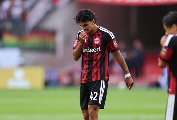 September 19, 2026, Bundesliga, Eintracht Frankfurt vs. SC Freiburg, from left: Can Uzun, Eintracht Frankfurt, looking disappointed, disappointed, sad, frustrated, frustration, frustrated DFL DFB REGULATIONS PROHIBIT ANY USE OF PHOTOGRAPHS AS IMAGE SEQUENCES AND OR QUASI-VIDEO xdcx Copyright: HMBxMedia Claus