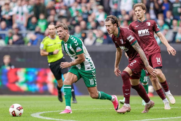 From left: Niclas Füllkrug (SV Werder Bremen), 10, and Calvin Brackelmann (FC Augsburg), 2, in a one-on-one, duel, dynamic moment, action, game scene, DFL REGULATIONS PROHIBIT ANY USE OF PHOTOGRAPHS AS IMAGE SEQUENCES AND OR VIDEO-LIKE PHOTO SERIES DFL REGULATIONS PROHIBIT ANY USE OF PHOTOGRAPHS AS IMAGE SEQUENCES AND OR QUASI-VIDEO, September 19, 2026, Bremen, Germany, Soccer, Bundesliga, SV Werder Bremen vs. FC Augsburg xobx
