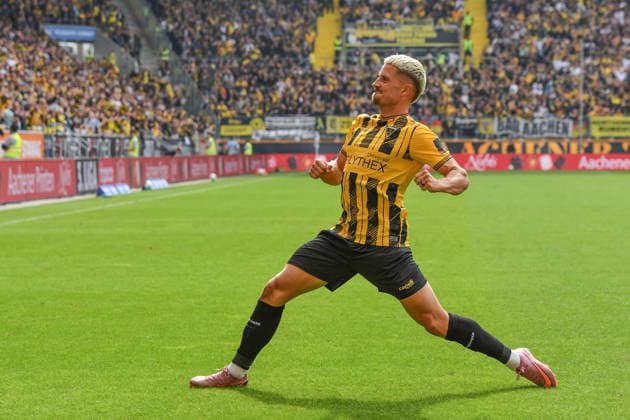 Lukas Scepanik of Alemannia Aachen, 7, celebrates his goal to make it 1–0; celebration, goal celebration, scoring a goal, celebrating the goal, goal, celebration, celebrating the goal, optimistic, action, 09 19 2026, Aachen, Germany, soccer, 3rd League, TSV Alemannia Aachen vs. Fortuna Düsseldorf, soccer, 3rd League, TSV Alemannia Aachen vs. Fortuna Düsseldorf, DFB and DFL regulations prohibit any use of photographs as image sequences and or quasi-video xmhx