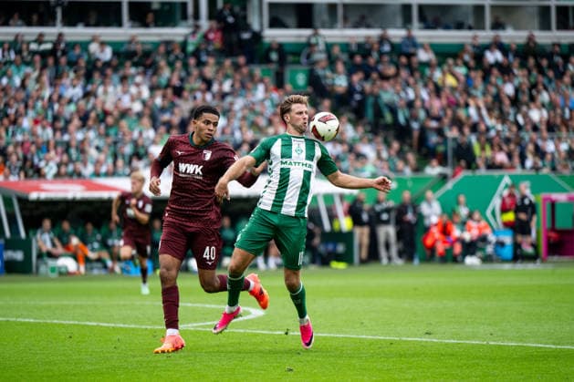 September 19, 2026, Germany, Soccer, Men s, Bundesliga 1, 2026–2027 Season, Matchday 4, SV Werder Bremen vs. FC Augsburg; Niclas Füllkrug (Werder Bremen, No. 10) in a tackle with Noahkai Banks (FC Augsburg, No. 40); DFB and DFL regulations prohibit any use of photographs as image sequences and or quasi-video; Weserstadion, Bremen, Germany Copyright: xNordphoto Memmlerx