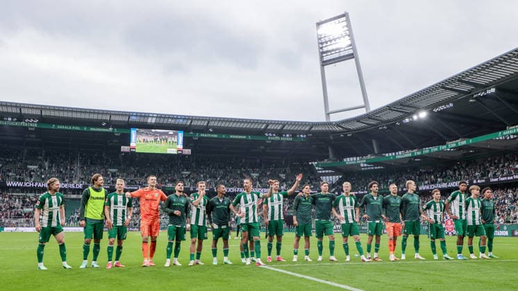 SV Werder Bremen players celebrating their victory, rejoicing over the win, and thanking the fans and spectators for their support, DFL REGULATIONS PROHIBIT ANY USE OF PHOTOGRAPHS AS STILL IMAGES AND OR VIDEO-LIKE PHOTO SEQUENCES DFL REGULATIONS PROHIBIT ANY USE OF PHOTOGRAPHS AS IMAGE SEQUENCES AND OR QUASI-VIDEO, September 19, 2026, Bremen, Germany, Soccer, Bundesliga, SV Werder Bremen vs. FC Augsburg xobx
