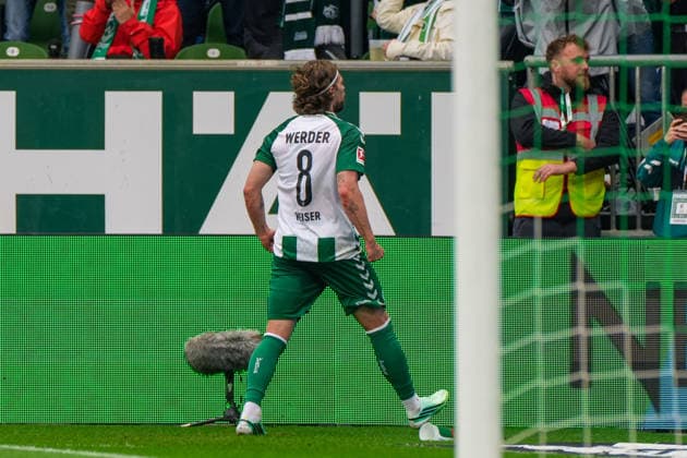 Goal to make it 3–2 for Werder Bremen by Mitchell Weiser, Werder Bremen, 8, goal celebration, joy, emotions, German soccer, Bundesliga, 2026–27 season, Matchday 4, September 19, 2026, Werder Bremen vs. FC Augsburg, Weserstadion, Bremen Copyright: xLeonxFrickx