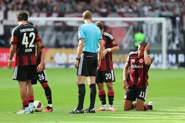 Younes Ebnoutalib of Eintracht Frankfurt, No. 11, was seen grabbing his head after a header duel that ended with him on the ground; Eintracht Frankfurt vs. SC Freiburg, Bundesliga, BL, 2026–2027 season, Match 4, September 19, 2026, Frankfurt, Deutsche Bank Park, Germany