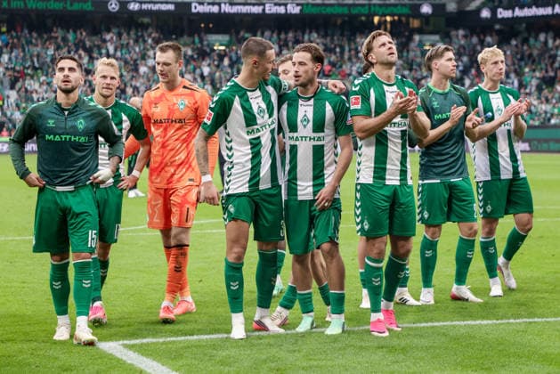 SV Werder Bremen players celebrating the victory, rejoicing over the win, and thanking the fans and spectators for their support, DFL REGULATIONS PROHIBIT ANY USE OF PHOTOGRAPHS AS STILL IMAGES AND OR VIDEO-LIKE PHOTO SEQUENCES DFL REGULATIONS PROHIBIT ANY USE OF PHOTOGRAPHS AS IMAGE SEQUENCES AND OR QUASI-VIDEO, September 19, 2026, Bremen, Germany, Soccer, Bundesliga, SV Werder Bremen vs. FC Augsburg xobx