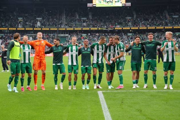 September 26, 2019, GER, Soccer, 1st Men s Bundesliga, Matchday 4, 2026–2027 Season, SV Werder Bremen vs. FC Augsburg; Final Score: 3–2; Thanks to the fans after the game; SV Werder Bremen, Weserstadion, Bremen, Germany Copyright: xnordphotoxGmbHx xTauchnitzx