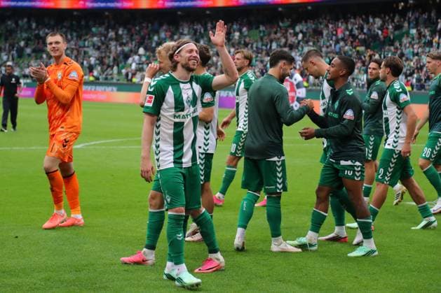 September 26, 2019, GER, Soccer, 1st FBL Men, Matchday 4, 2026–2027 Season, SV Werder Bremen vs. FC Augsburg; Final Score 3–2; Post-game thanks to the fans from Mitchell Weiser, SV Werder Bremen 08, Weserstadion, Bremen, Germany Copyright: xnordphotoxGmbHx xTauchnitzx
