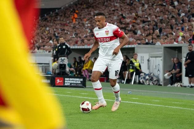 Jamie Leweling, VfB Stuttgart, 18 with the ball, GER, VfB Stuttgart vs. Borussia Dortmund, soccer, Bundesliga 1, Matchday 4, 2026–2027 season, September 19, 2026, DFL regulations prohibit any use of photographs as image sequences and or quasi-video, GER, VfB Stuttgart vs. Borussia Dortmund, soccer, Bundesliga 1, Matchday 4, 2026–2027 season, September 19, 2026, Stuttgart Copyright: xEibner-Pressefoto EdwardxCheungx EP_ECG