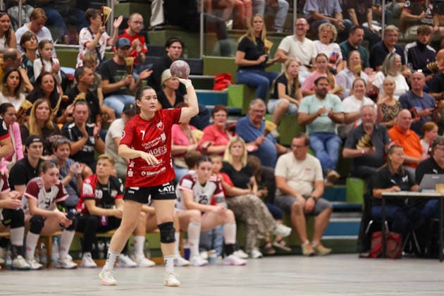 Lisa Wieder of SG Nürtingen Zizishausen, No. 7, throws a pass GER, SG Nürtingen Zizishausen vs. HL Buchholz 08 Rosengarten, Handball, 2nd ALSCO Women s Handball Bundesliga, Matchday 4, 2026–2027 season, September 19, 2026, GER, SG Nürtingen Zizishausen vs. HL Buchholz 08 Rosengarten, Handball, 2nd ALSCO Women’s Handball Bundesliga, Matchday 4, 2026–2027 season, September 19, 2026, Steinenberg Copyright: xEibner-Pressefoto SoerenxHerwegx EP_SHG