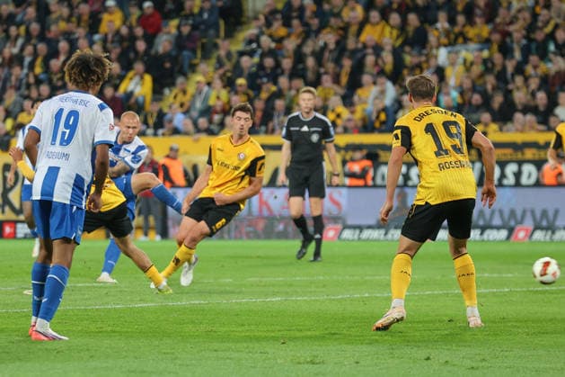 September 19, 2026, xtgx, Soccer 2. Bundesliga, SG Dynamo Dresden vs. Hertha BSC Berlin, from left: Jon Dagur Thorsteinsson (Hertha), 24, scores a goal, shoots, goal scorer, scores, goal, scores the goal 1 DFL DFB REGULATIONS PROHIBIT ANY USE OF PHOTOGRAPHS as IMAGE SEQUENCES and or QUASI-VIDEO Dresden