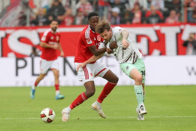 September 20, 2026, xtgx, Soccer, 2. Bundesliga, FC Energie Cottbus vs. FC St. Pauli, from left: King Manu (Cottbus), 2, Connor Metcalfe (St. Pauli), 24: Tackle, duel, battle, DFL and DFB regulations prohibit any use of photographs as image sequences and or quasi-video. Cottbus