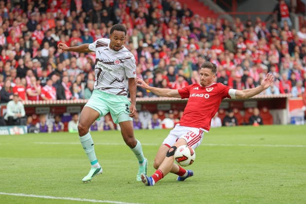 September 20, 2026, xtgx, Soccer 2. Bundesliga, FC Energie Cottbus vs. FC St. Pauli, from left: Youssoupha Niang (St. Pauli), 7, Axel Borgmann (Cottbus), 20, tackle, duel, battle, tackle DFL DFB REGULATIONS PROHIBIT ANY USE OF PHOTOGRAPHS as IMAGE SEQUENCES and or QUASI-VIDEO Cottbus