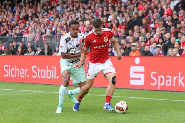September 20, 2026, xtgx, Soccer 2. Bundesliga, FC Energie Cottbus vs. FC St. Pauli, from left: Youssoupha Niang (St. Pauli), 7 Axel Borgmann (Cottbus), 20 Tackle, duel, battle, tackle. DFL and DFB regulations prohibit any use of photographs as image sequences and or quasi-video. Cottbus