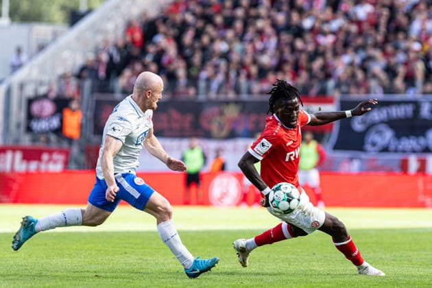 3rd Division, Matchday 7: Rot-Weiss Essen vs. Hansa Rostock, September 20, 2026; Franci Bouebari (Rot-Weiss Essen), 19, Maximilian Krauß, Hansa Rostock, 35 3rd Division, Matchday 7: Rot-Weiss Essen vs. Hansa Rostock, Stadion an der Hafenstraße, Essen, September 20, 2026. DFL regulations prohibit any use of photographs as image sequences and or quasi-video. Copyright: xBEAUTIFULxSPORTS Buriakovx
