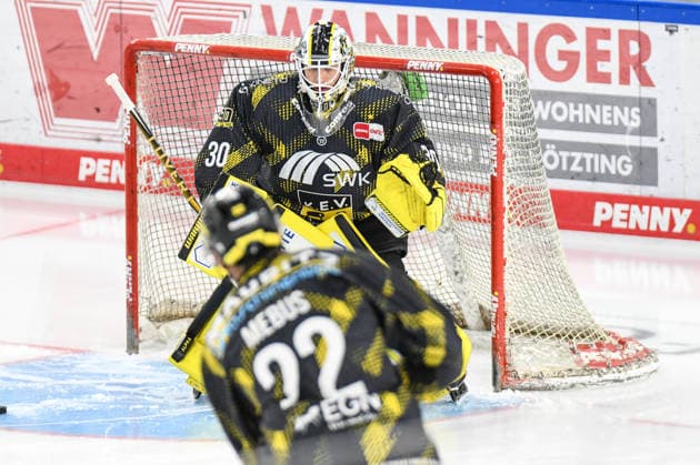 Straubing Tigers vs. Krefeld Pinguine, Ice Hockey, German Ice Hockey League, Penny DEL, Matchday 1, 2026–2027 Season, September 23, 2026, Julius Schulte, Krefeld Pinguine, Men s Ice Hockey, German Ice Hockey League, Penny DEL, Matchday 1, 2026–2027 Season on September 20, 2026, at the Eisstadion am Pulverturm, Straubing Tigers (blue) vs. Krefeld Pinguine (white)