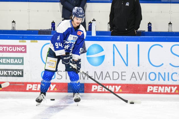 Straubing Tigers vs. Krefeld Pinguine, Ice Hockey, German Ice Hockey League, Penny DEL, Matchday 1, 2026–2027 Season, September 23, 2026, Jamieson Rees, Straubing Tigers, Men s Ice Hockey, German Ice Hockey League, Penny DEL, Matchday 1, 2026–2027 season on September 20, 2026, at the Eisstadion am Pulverturm, Straubing Tigers (blue) vs. Krefeld Pinguine (white)