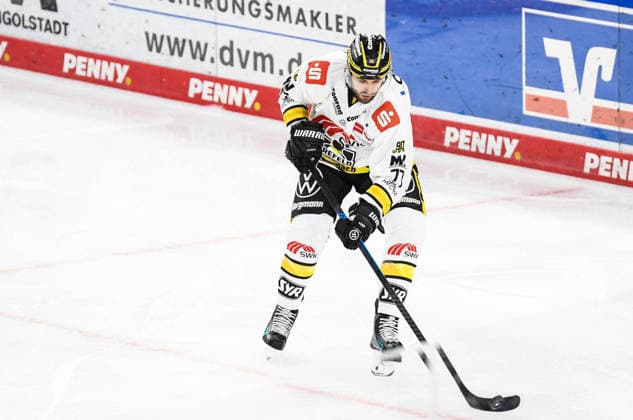 Straubing Tigers vs. Krefeld Pinguine, Ice Hockey, German Ice Hockey League, Penny DEL, Matchday 1, 2026–2027 Season, September 23, 2026, Mick Koehler, Krefeld Pinguine, Men s Ice Hockey, German Ice Hockey League, Penny DEL, Matchday 1, 2026–2027 Season on September 20, 2026, at the Eisstadion am Pulverturm, Straubing Tigers (blue) vs. Krefeld Pinguine (white)
