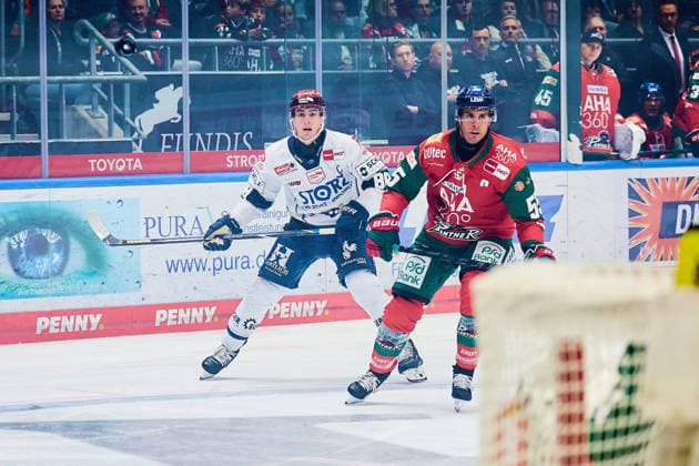 Kyle Platzer, Schwenninger Wild Wings, 88; Ryan Button, Augsburger Panther, 55 GER; Augsburger Panther vs. Schwenninger Wild Wings, ice hockey, PENNY DEL, Matchday 2, 2026–2027 season, September 20, 2026 GER, Augsburger Panther vs. Schwenninger Wild Wings, Ice Hockey, PENNY DEL, Matchday 2, 2026–2027 Season, September 20, 2026 Germany Copyright: xEibner-Pressefoto GeraldxOelze-dexStoppanyx EP_ODS
