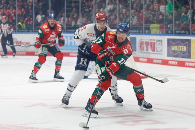 Sean Malone 17, Augsburger Panther, and William Weber 78, Schwenninger Wild Wings, during the game between the Augsburger Panther and the Schwenninger Wild Wings, ice hockey, men s, DEL, 2026–2027, Matchday 2 on September 20, 2026, in Augsburg, Curt Frenzel Stadium, Bavaria, Germany