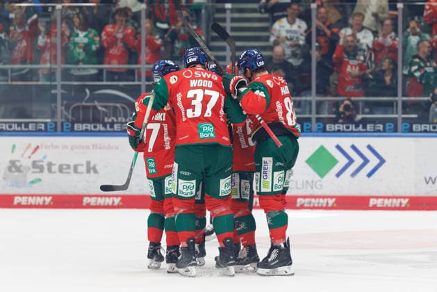 Augsburger Panther Goal by Morales Enrico Henriquez at 52:00, Augsburger Panther leads 3–0 in the game between the Augsburger Panther and the Schwenninger Wild Wings, ice hockey, men s, DEL, 2026–2027, Matchday 2 on September 20, 2026, in Augsburg, Curt Frenzel Stadium, Bavaria, Germany