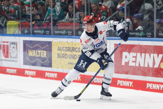 Kyle Platzer 88, Schwenninger Wild Wings, during the game between the Augsburger Panther and the Schwenninger Wild Wings, ice hockey, men s, DEL, 2026–2027, Matchday 2 on September 20, 2026, in Augsburg, Curt Frenzel Stadium, Bavaria, Germany