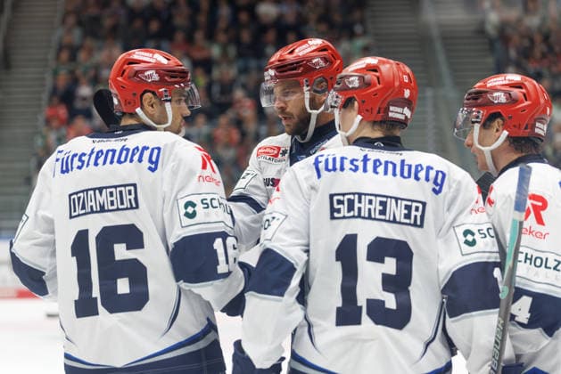 Schwenninger Wild Wings’ Sebastian Uvira scores the 5-2 goal at 93, Schwenninger Wild Wings in the game between the Augsburger Panther and the Schwenninger Wild Wings, ice hockey, men’s, DEL, 2026–2027, Matchday 2 on September 20, 2026, in Augsburg, Curt Frenzel Stadium, Bavaria, Germany
