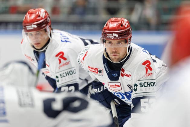 Alex Trivellato, 53, of the Schwenninger Wild Wings during the game between the Augsburger Panther and the Schwenninger Wild Wings, men s ice hockey, DEL, 2026–2027, Matchday 2 on September 20, 2026, in Augsburg, Curt Frenzel Stadium, Bavaria, Germany