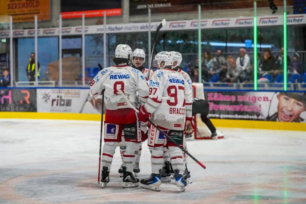 Goal celebration for Taylor Vause s 0-1 goal, Eisbären Regensburg, 91 and team, GER, Ravensburg Towerstars vs. Eisbären Regensburg, ice hockey, DEL2 regular season, Matchday 2, 2026–2027 season, September 20, 2026, GER, Ravensburg Towerstars vs. Eisbären Regensburg, Ice Hockey, DEL2 Regular Season, Matchday 2, 2026–2027 Season, September 20, 2026, Ravensburg Copyright: xEibner-Pressefoto MaximilianxRistx EP_MRT