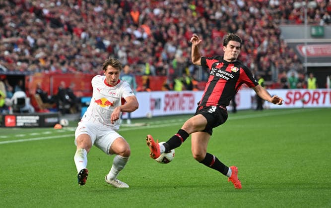 l r Willi Orban (RB Leipzig), Miguel Gutierrez (Bayer Leverkusen) in action, tackle, soccer, 1. Bundesliga, Matchday 4, Bayer 04 Leverkusen vs. RB Leipzig, on September 20, 2026, in Leverkusen, Germany. DFL regulations prohibit any use of photographs as image sequences and or quasi-video.