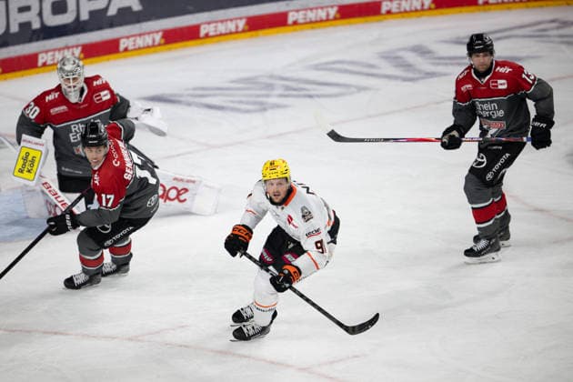 PENNY DEL 1 Cologne Sharks vs. Frankfurt Lions, Cologne, September 20, 2026 Janne Juvonen, Cologne Sharks, Goaltender, 30 Jan Luca Sennhenn, Cologne Sharks, Defense, 17 Austin Wagner, Frankfurt Lions, Forward, 91 Valtteri Kemiläinen, Kölner Haie, defenseman, 13 PENNY DEL 1 Kölner Haie vs. Löwen Frankfurt on September 20, 2026, at the Lanxess Arena in Cologne, Germany Copyright: xBEAUTIFULxSPORTS AndreasxDickx
