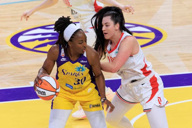 September 20, 2026, Los Angeles, California, USA: Nneka Ogwumike 30 of the Los Angeles Sparks receives the ball as Megan DiLeo 17 of the Portland Fire defends during their regular season WNBA, Basketball Damen, USA game on Sunday September 20, 2026 at Crypto.com Arena in Los Angeles, California. Sparks defeat Fire, 105-84. ARIANA RUIZ PI Sparks Defeat Fire, 105-84 - ZUMAp124 20260920_zaa_p124_104 Copyright: xArianaxRuizx