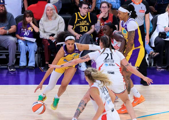 September 20, 2026, Los Angeles, California, USA: Rae Burrell 12 of the Los Angeles Sparks drives as Emily Engstler 21 and Karlie Samuelson 44 of the Portland Fire defend during their regular season WNBA, Basketball Damen, USA game on Sunday September 20, 2026 at Crypto.com Arena in Los Angeles, California. Sparks defeat Fire, 105-84. ARIANA RUIZ PI Sparks Defeat Fire, 105-84 - ZUMAp124 20260920_zaa_p124_109 Copyright: xArianaxRuizx
