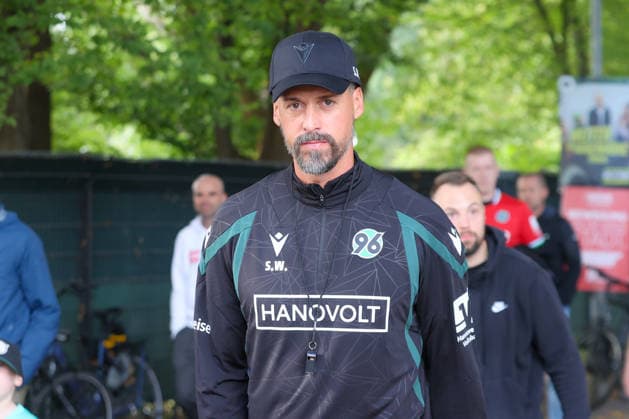 September 21, 2026, xtgx, Soccer, 2. Bundesliga, Hannover 96 Training, emspor, from left: Sandro Wagner, Hannover, Coach. DFL and DFB regulations prohibit any use of photographs as image sequences and or quasi-video, Hannover