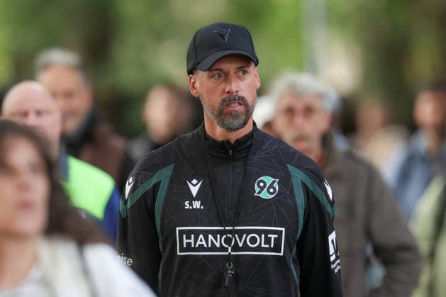 September 21, 2026, xtgx, Soccer, 2. Bundesliga, Hannover 96 Training, emspor, from left: Sandro Wagner, Hannover, Coach; DFL and DFB regulations prohibit any use of photographs as image sequences and or quasi-video, Hannover
