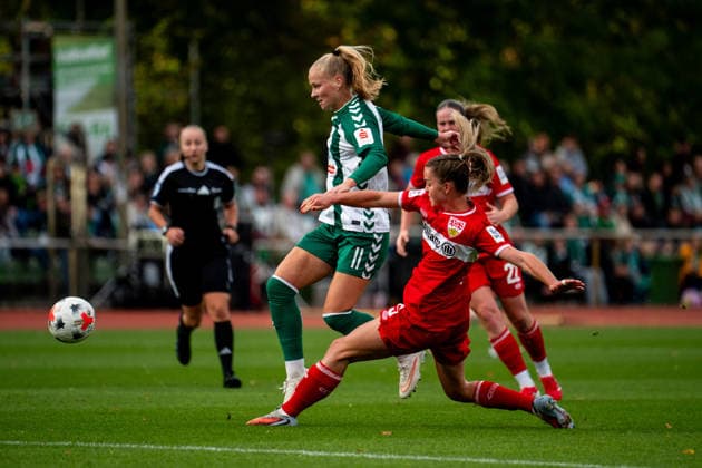 September 21, 2026, Germany, Soccer, Women s, Google Pixel 1 Bundesliga, 2026–2027 season, Matchday 4, SV Werder Bremen vs. VfB Stuttgart Isabella Jaron (Werder Bremen, No. 11) in a tackle with Greta Stegemann (VfB Stuttgart, No. 05). DFB and DFL regulations prohibit any use of photographs as image sequences and or quasi-video. Bremen Stadium, Field 11, Bremen, Germany Copyright: xNordphoto Memmlerx
